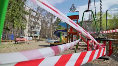 Covid-19 virüsü tehdidi nedeniyle Moldova 'nın Chisinau kentindeki çocuk parkının boşaltılması engellendi.