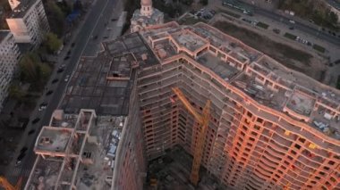 Chisinau, Moldova 'nın günbatımında hava görüntüsü alınıyor