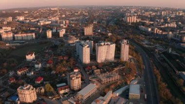 Chisinau, Moldova 'nın günbatımında yörüngeye oturtulması