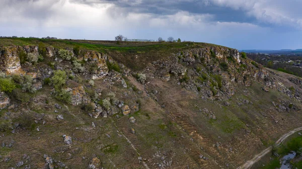 Schlucht zwischen zwei Toltern in der Nähe des Dorfes Trinca, Moldawien — Stockfoto