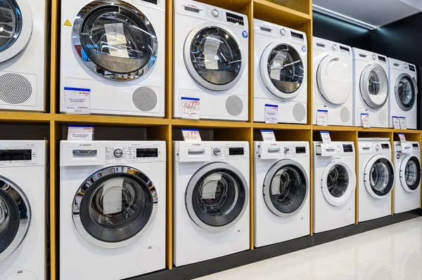 Premium ev aletleri mağazasının içi