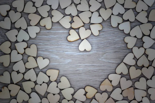 Herzform aus natürlichem Holz kleine Herzformen. — Stockfoto