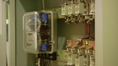 Elektrik dolap, sigortalar, Tel