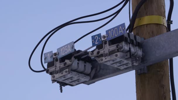 Support électrique des câbles d'alimentation haute tension.