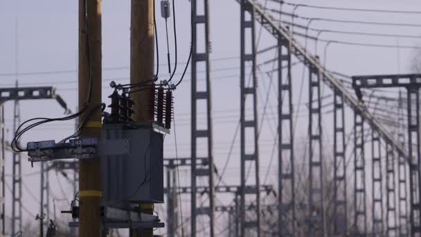 Soporte eléctrico de cables de alta tensión. — Vídeo de stock