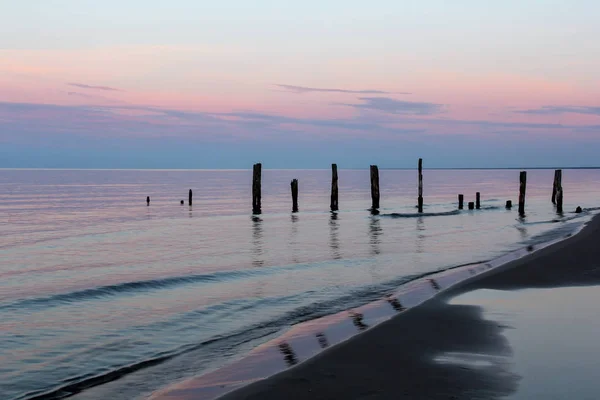 Salida del sol en el muelle en el mar Báltico —  Fotos de Stock