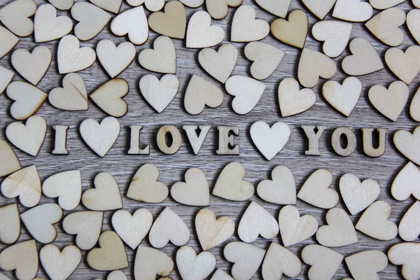 Te amo forma de madera corazón y letras, tema de amor — Foto de Stock