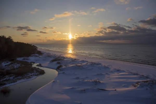 Invierno Amanecer Nieve Báltico Playa Latvia Saulkrasti —  Fotos de Stock