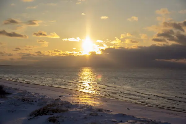 Invierno Amanecer Nieve Báltico Playa Latvia Saulkrasti — Foto de Stock