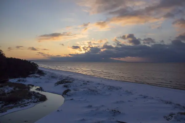 Invierno Amanecer Nieve Báltico Playa Latvia Saulkrasti —  Fotos de Stock