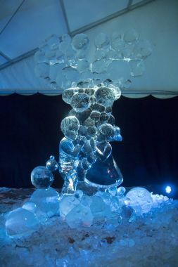 02.11.2018 20 uluslararası buz heykel Festivali Jelgava Letonya. yaratıcı 10 ülkeden 30 sanatçılar meydan: Letonya, Litvanya, Hollanda, Rusya, Bulgaristan, Ukrayna, Portekiz, İrlanda, Norveç ve Çin