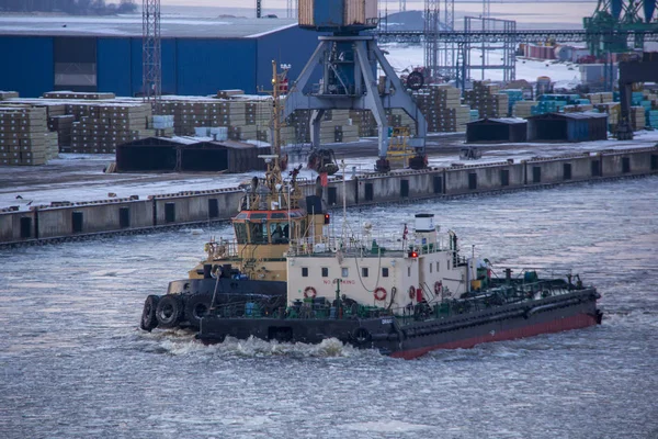 Frachtcontainer Und Gasöltanks Den Docks Import Export Und Der Geschäftslogistik — Stockfoto