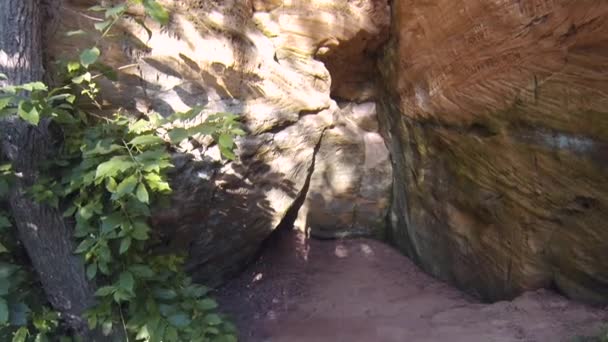 Licu Langu Sandstone Cliffs Formações Areia Lode Cesis Letônia Camera — Vídeo de Stock