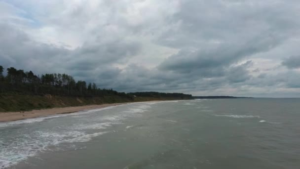 Latanie Nad Brzegiem Morza Bałtyckiego Jurkalne Letni Słoneczny Dzień Widok — Wideo stockowe