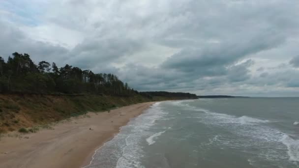 Latanie Nad Brzegiem Morza Bałtyckiego Jurkalne Letni Słoneczny Dzień Widok — Wideo stockowe