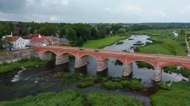 Repülés Európa Legszélesebb Vízesése Felett Lettországban Kuldiga Brick Bridge Venta — Stock videók