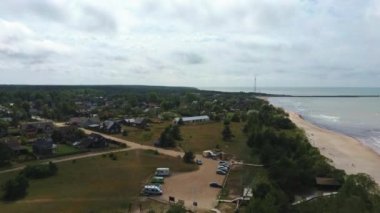 Aereal Dron Letonya Pavilosta 'da Baltık Denizi' ni vurdu. Baltık Denizi 'nin Letonya Sahili