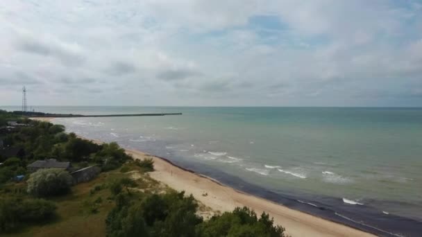 Aereal Dron Shot Baltské Moře Pavilosta Lotyšsko Lotyšské Pobřeží Baltského — Stock video