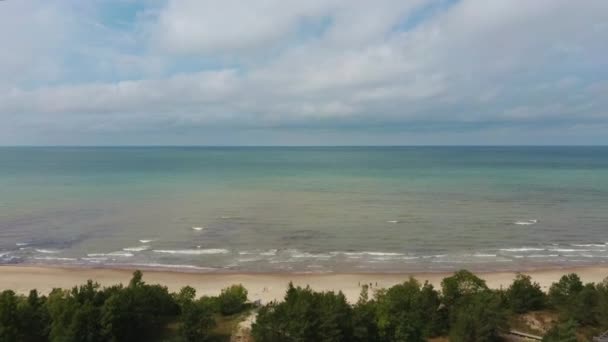 Aerial Dron Shot Baltic Sea Στην Pavilosta Της Λετονίας Λεττονική — Αρχείο Βίντεο