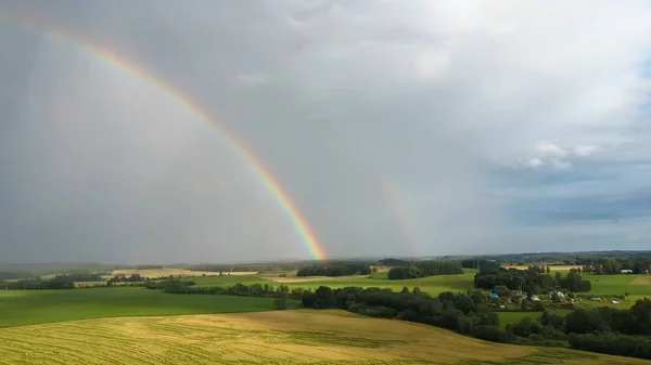 Arcobaleno Sopra Campo Grano Volo Giù Maturo Campo Raccolto Dopo — Foto Stock