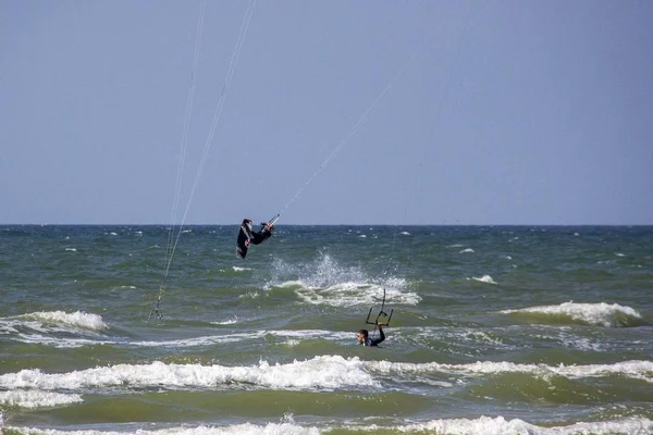 Augustus 2019 Liepaja Letland Kiteboarders Kitesurfers Van Baltische Zee Zonnige — Stockfoto