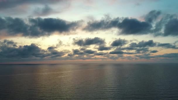 Dron Volando Sobre Mar Después Del Atardecer Hermoso Sea Sunset — Vídeo de stock