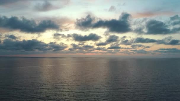 Dron Volando Sobre Mar Después Del Atardecer Hermoso Sea Sunset — Vídeo de stock