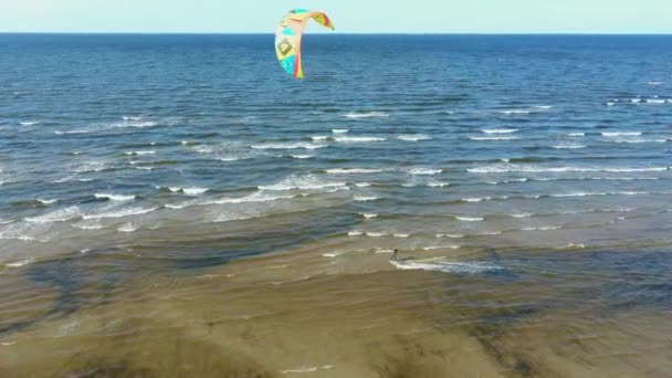 Aerial Shot Kiteboarders Kitesurfers Baltic Sea Latvia Aerial Drone Top — Vídeo de Stock