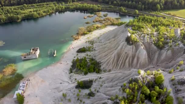 Песчаные Холмы Карьера Прудом Заброшенной Тюрьмой Румму Эстония Европа Затопленные — стоковое видео