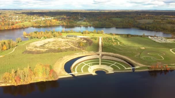 Herbstliche Luftlandschaft Über Dem Garten Des Schicksals Koknese Lettland Open — Stockvideo