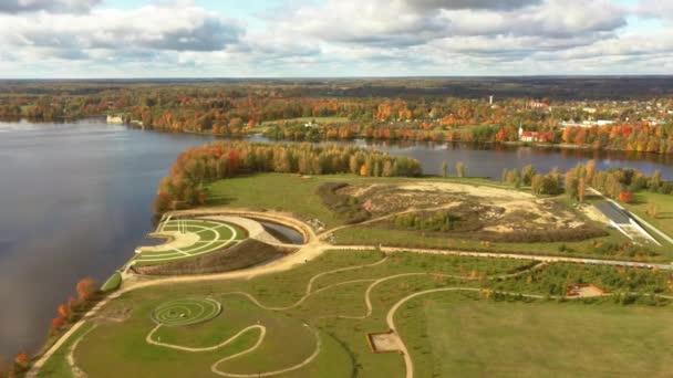 Outono Paisagem Aérea Sobre Jardim Destino Koknese Letónia Parque Livre — Vídeo de Stock