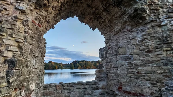 Открытый Вид Руины Старого Замка Реку Даугаву Северной Части Латвии — стоковое фото
