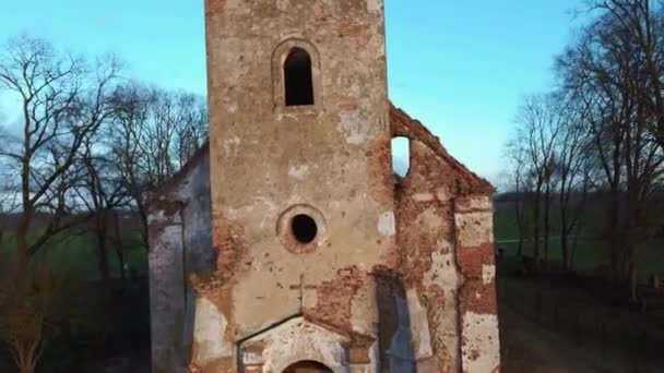 Zřícenina Luteránské Církve Salgalu Lotyšsku Poblíž Břehu Řeky Lielupe Aerial — Stock video