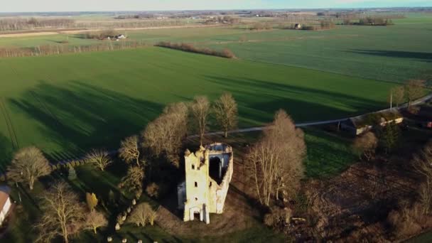 Zřícenina Luteránské Církve Salgalu Lotyšsku Poblíž Břehu Řeky Lielupe Aerial — Stock video