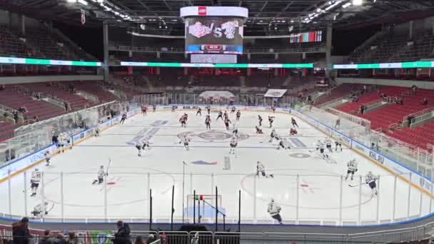 Латвійська Хокейна Арена Рига Khl Game Riga Dinamo Sochi Багато — стокове відео