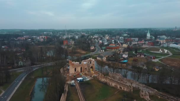 Aerial Drone View Dobele Średniowieczny Zamek Miasto Dobele Zachodnim Brzegu — Wideo stockowe