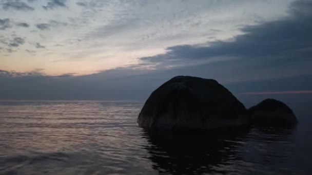 Timelapse Baltic Sea Tuja Letônia Beach Sunset Pedras Fundo Sunset — Vídeo de Stock