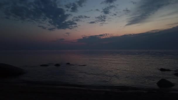 Timelapse Baltic Sea Tuja Латвія Beach Sunset Камені Задньому Плані — стокове відео