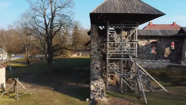 Lettland Mittelalterliche Burgruine Limbazi Luftaufnahme Des Schlosses Aus Dem Jahrhundert — Stockvideo