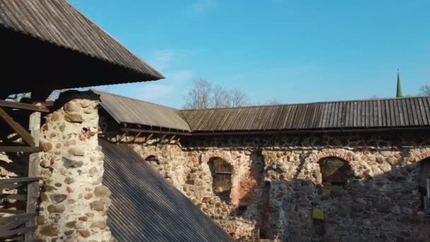 Letonia Limbazi Ruinas Del Castillo Medieval Vista Aérea Del Castillo — Vídeo de stock