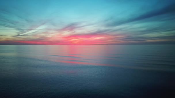 Dron Voando Sobre Mar Pôr Sol Bonito Atire Drone Aéreo — Vídeo de Stock