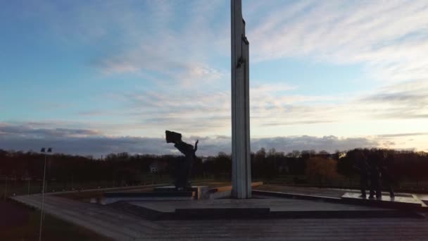 Aerial Sunset View Victory Park Riga Latvia Victory Monument Camera — Stock Video