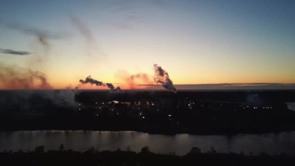 Aerial View Smoking Stack Bij Zonsopgang Luchtverontreiniging Het Thema Klimaatverandering — Stockvideo