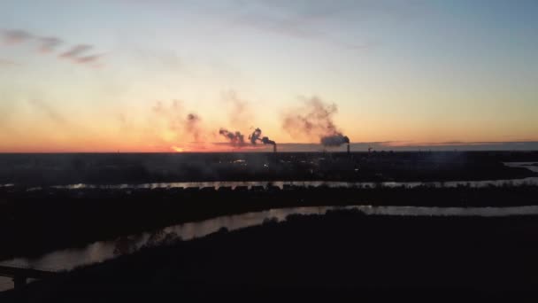 Aerial View Smoking Stack Bij Zonsopgang Luchtverontreiniging Het Thema Klimaatverandering — Stockvideo