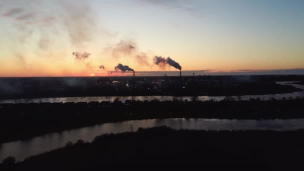 Aerial View Smoking Stack Bij Zonsopgang Luchtverontreiniging Het Thema Klimaatverandering — Stockvideo