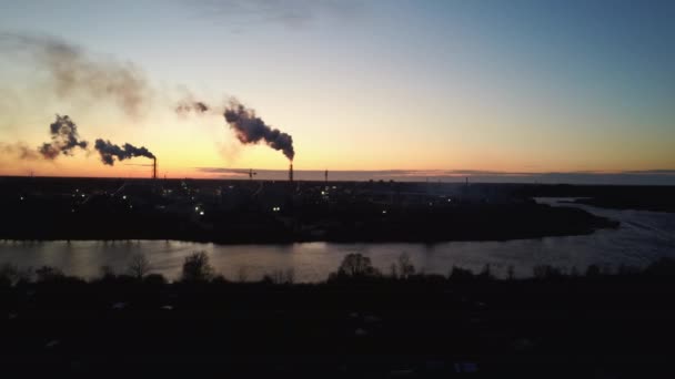 Aerial View Smoking Stack Bij Zonsopgang Luchtverontreiniging Het Thema Klimaatverandering — Stockvideo