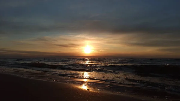 Hermoso Amanecer Sobre Mar Batlic Con Majestuosa Luz Del Cielo — Foto de Stock