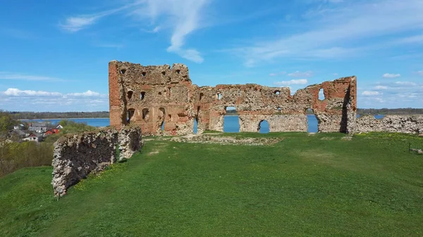 Vista Aérea Las Ruinas Del Castillo Medieval Ludza Una Colina — Foto de Stock