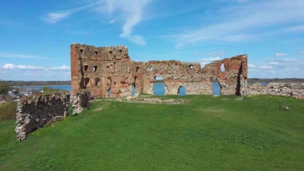 Flygfoto Över Ludza Medeltida Slottsruiner Kulle Mellan Stora Ludzasjön Och — Stockvideo