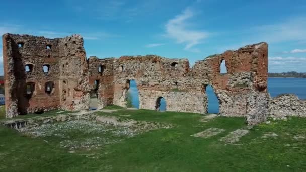 Letecký Pohled Středověký Hrad Ludza Zřícenina Kopci Mezi Velkým Jezerem — Stock video